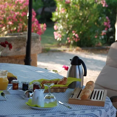 Le Mas Richard Bed and Breakfast *